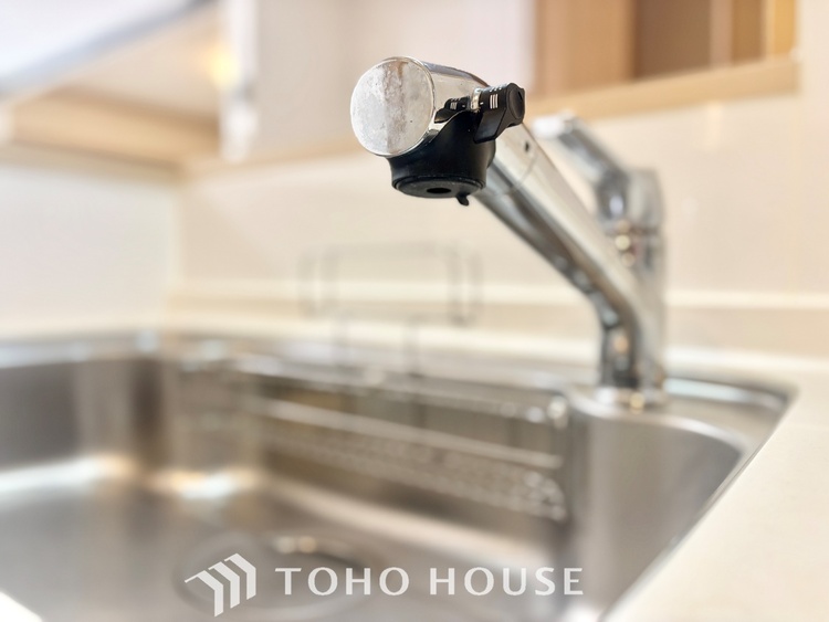 キッチン 【KITCHEN】◆開放的◆後片付けが楽なシステムキッチン。収納スペースの充実！