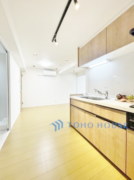 内装 ◆時を忘れる場所◆ここにはみんなが集い、食事と楽しい会話が始まる。話に夢中になりすぎて、ついつい時を忘れ夜半過ぎになってしまう。そんな束の間の幸せを感じさせてくれる場所でありたい。