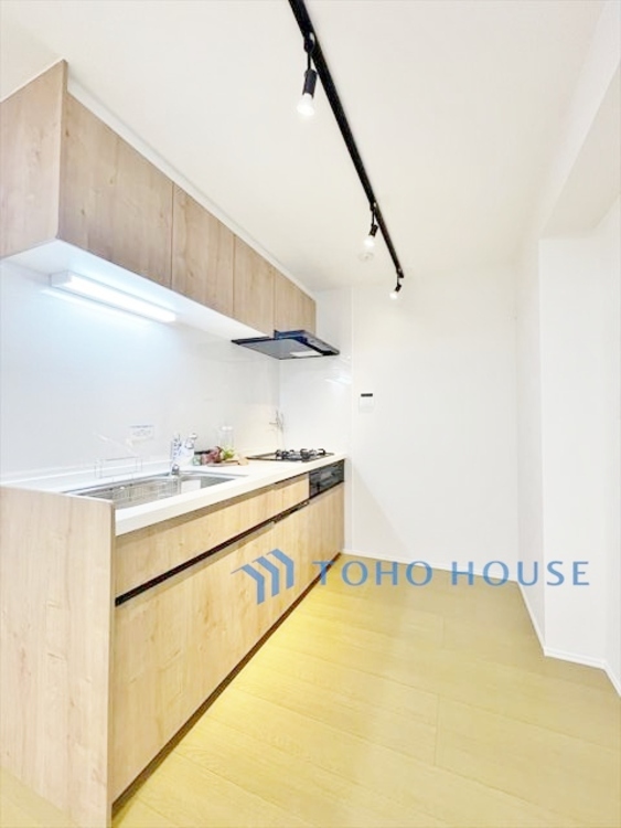 キッチン ◆ここに在る◆事も無げに美しく、伝えるには筆舌に尽くし難い。豪華絢爛や華美と言う事ではなく、住まう者にとって暮らし易く心地がいいと言う美しさがこの住まいには込められている。