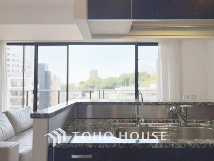 キッチン 【KITCHEN】◆ワクワク◆開放的で機能性も高いシステムキッチン。お子様は毎日のご飯にワクワク！