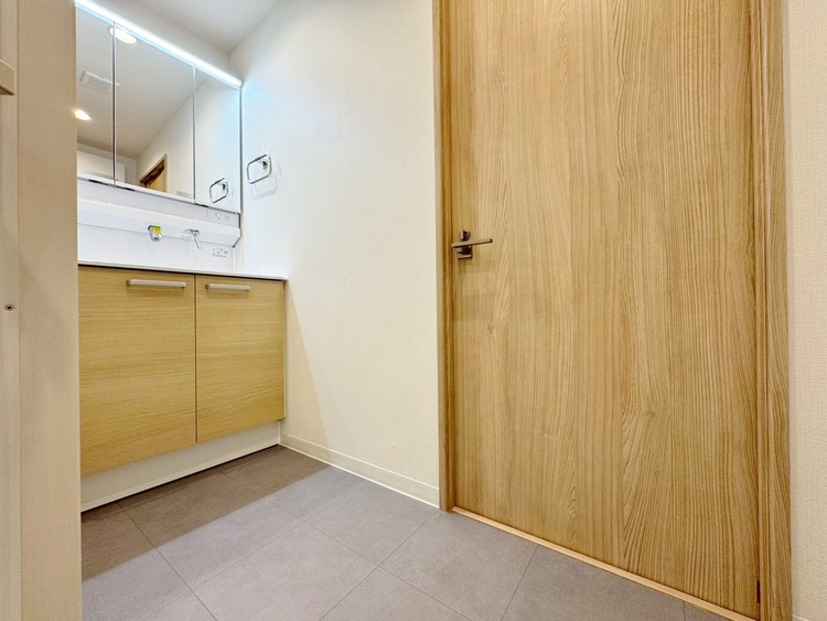 その他 十分な広さの脱衣所。