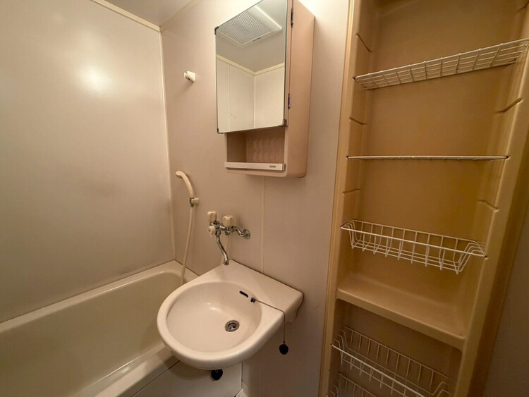 その他 清潔感を感じられる洗面化粧台。