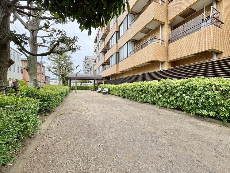 その他 マンションの敷地内には、中庭もございます。