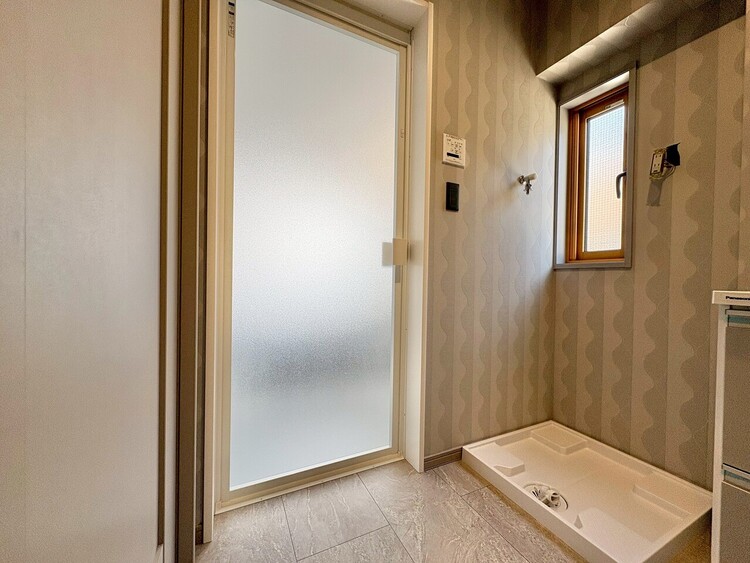 その他 十分な広さの脱衣所。