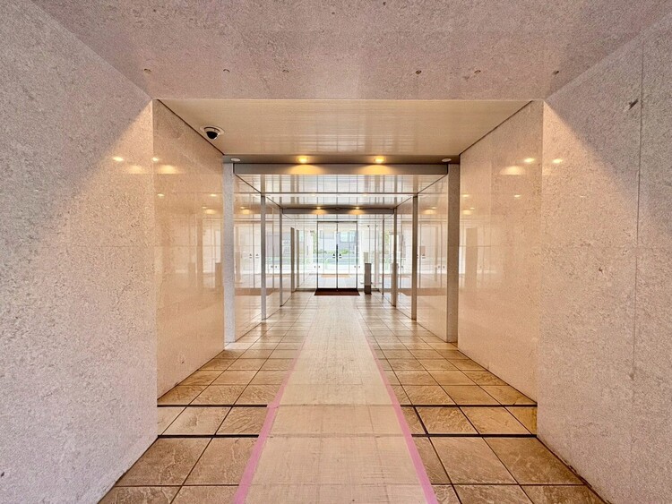 エントランス エントランス内部は、管理が行き届き清潔な共有スペースとなっています。