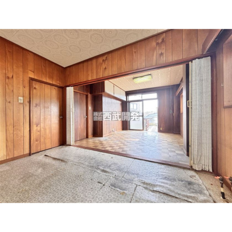 居間 照明器具、アコーディオンドア等は価格に含まれません。