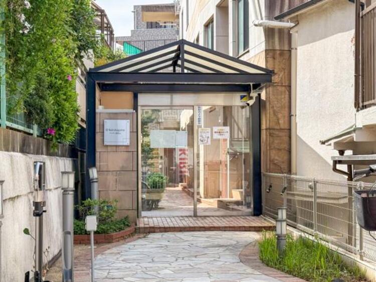 エントランス 清潔感のある明るいエントランスが、毎日の帰宅を心地よく迎えてくれます。