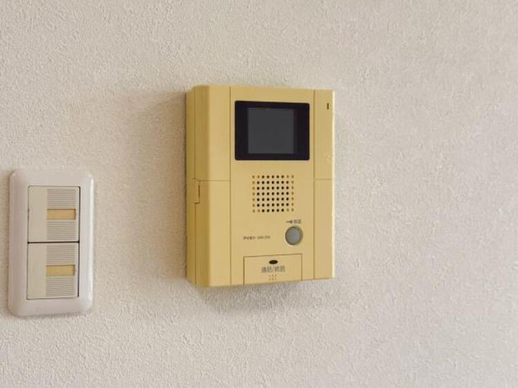 その他 誰が来ても分かるようにテレビモニター付きインターホンを設置。防犯上でも役立ちます。