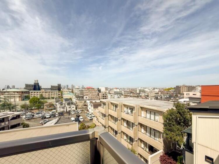 その他 開放感のある眺望。季節による景色の変化を日常の生活と共に感じてください。