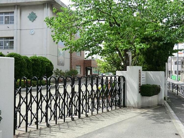 周辺 川崎中学校	1110m