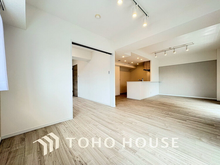 内装 家族みんなが爽やかに過ごせるように、光をたっぷり取り込んだLDK