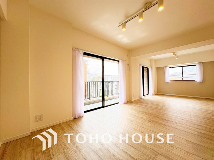 内装 上質な時間を育む暮らしのメインステージ。寛ぎとコミュニケーションを育む居心地のよい場所