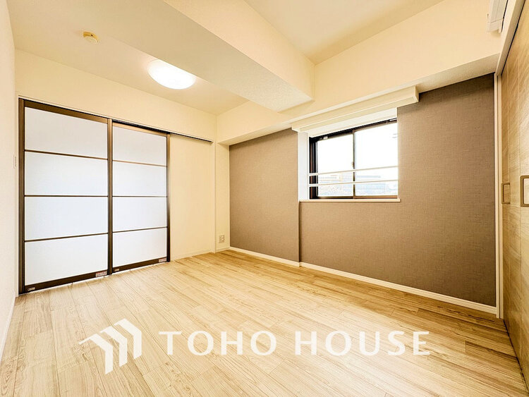 内装 採光もある洋室は、くつろぎのひと時を過ごすのにぴったり