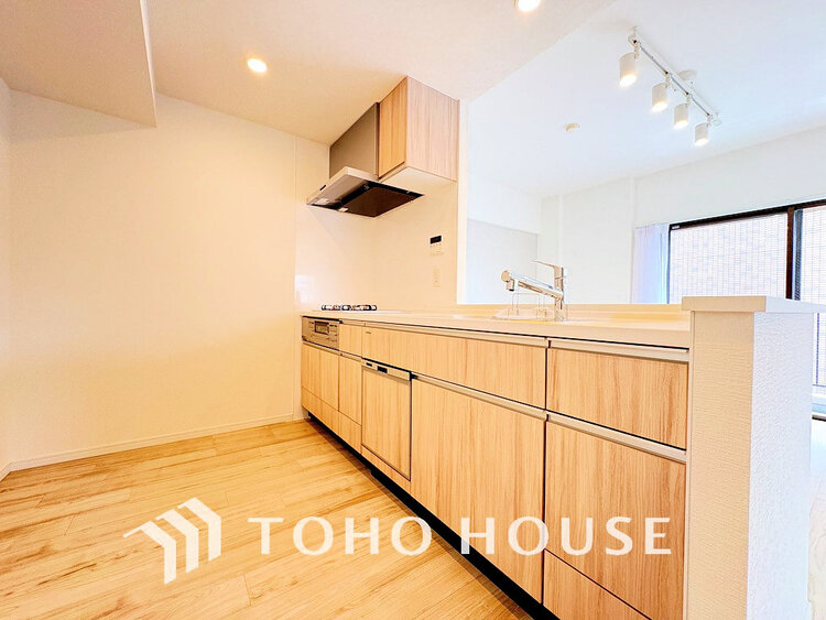 キッチン 落ち着きのあるカラーで統一された清潔感と気品が溢れるキッチン