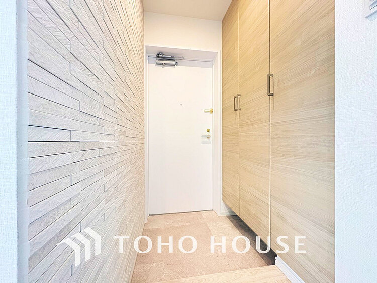 玄関 落ち着いた雰囲気の玄関、家族の帰りを暖かく迎えてくれます