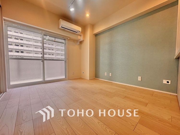 内装 叶えたかったのは落ち着きのあるナチュラルな風合い、そして開放感があるリビング。優雅な気分に浸れる幸せな時間を家族が自然と集まりたくなるこの空間で。