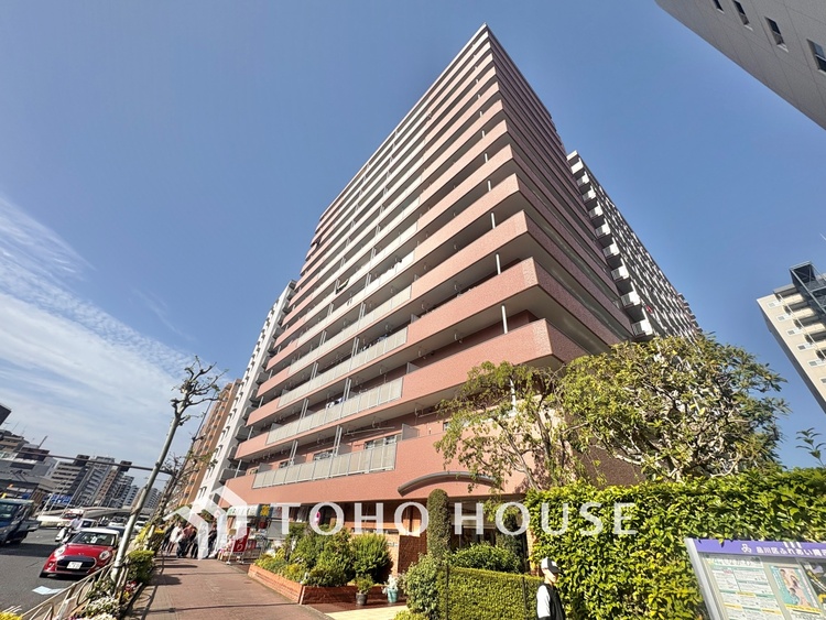 外観 漂う上質な空気感、マンションに入れば「おかえりなさい」と笑顔で迎えてくれるエントランス。最良の心配りを感じるマンションでした。