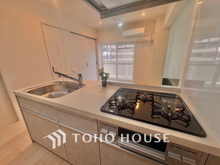 キッチン 奥のスペースまで有効に活用できます。奥まで上から見渡せるので、たまにしか使わない調理器具もサッと取出せます。