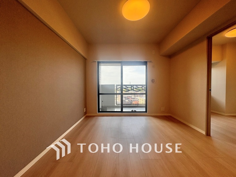 内装 叶えたかったのは落ち着きのあるナチュラルな風合い、そして開放感があるリビング。優雅な気分に浸れる幸せな時間を家族が自然と集まりたくなるこの空間で。