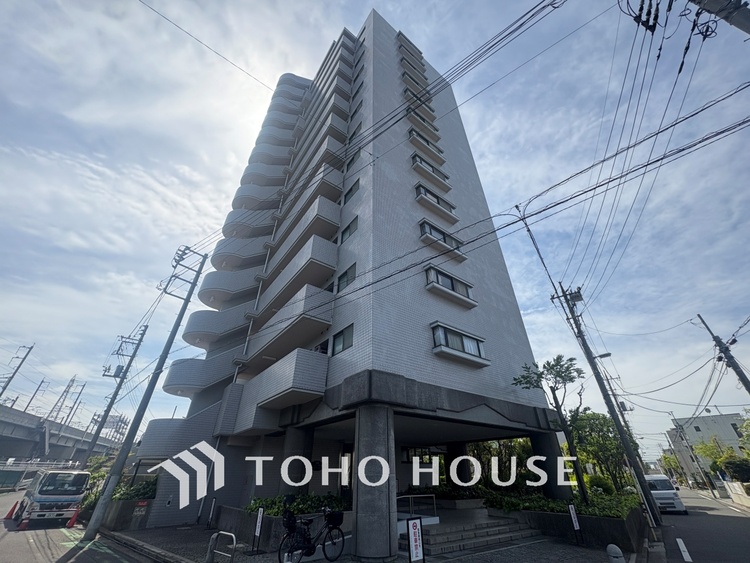 外観 漂う上質な空気感、マンションに入れば「おかえりなさい」と笑顔で迎えてくれるエントランス。最良の心配りを感じるマンションでした。