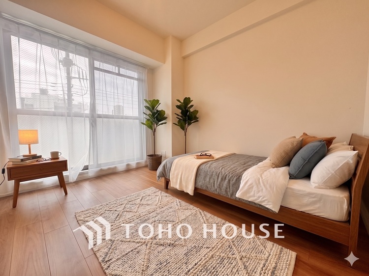 内装 ＊配置してある家具や小物はCGによるイメージ画像です。感性を育むプライベートルームはシンプルでスマートな空間。好みの空間で読書をしたり、音楽を聞いたりと一人の時間も充実したものにできます。