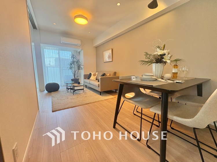 内装 ◆瀟洒な空間◆落ち着きのある彩が見事に調和させた瀟洒な空間を演出。ここに集まる家族の会話と笑顔が絶え間なく続く幸せな空間。