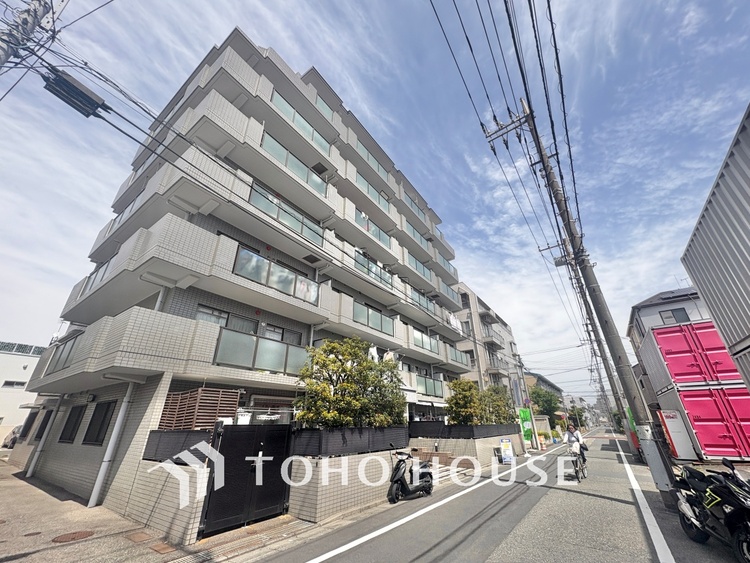 外観 漂う上質な空気感、マンションに入れば「おかえりなさい」と笑顔で迎えてくれるエントランス。最良の心配りを感じるマンションでした。