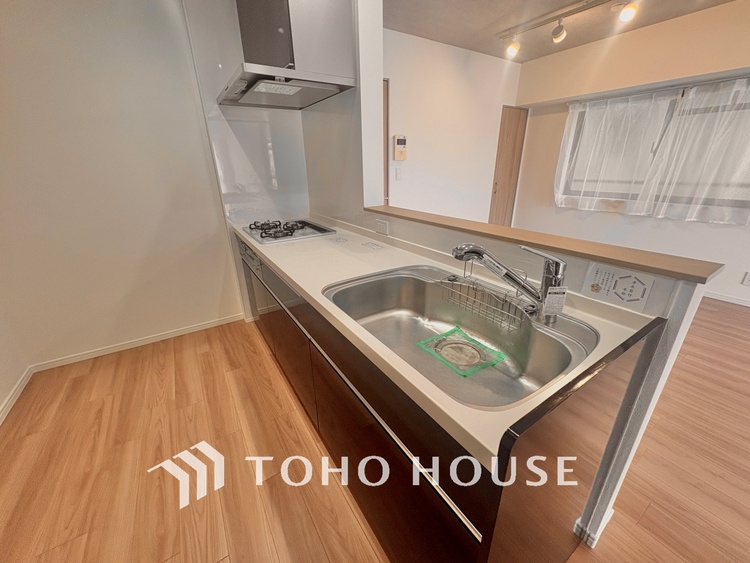 キッチン 奥のスペースまで有効に活用できます。奥まで上から見渡せるので、たまにしか使わない調理器具もサッと取出せます。