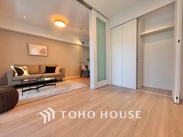 内装 採光や風通しを考えて設計された間取り。近隣との視線を考え、街全体で調整される窓位置。外観だけでなく、そこに住まうご家族の心地よさを最優先しました。