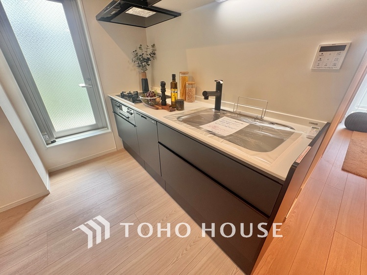 キッチン 奥のスペースまで有効に活用できます。奥まで上から見渡せるので、たまにしか使わない調理器具もサッと取出せます。