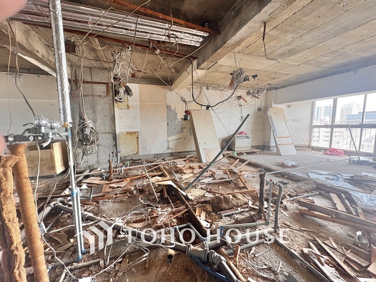 内装 【改装中】高級感漂う設えとゆとりある広さで安心をもたらす特別な場所。暮らしの中心にふさわしい空間です。