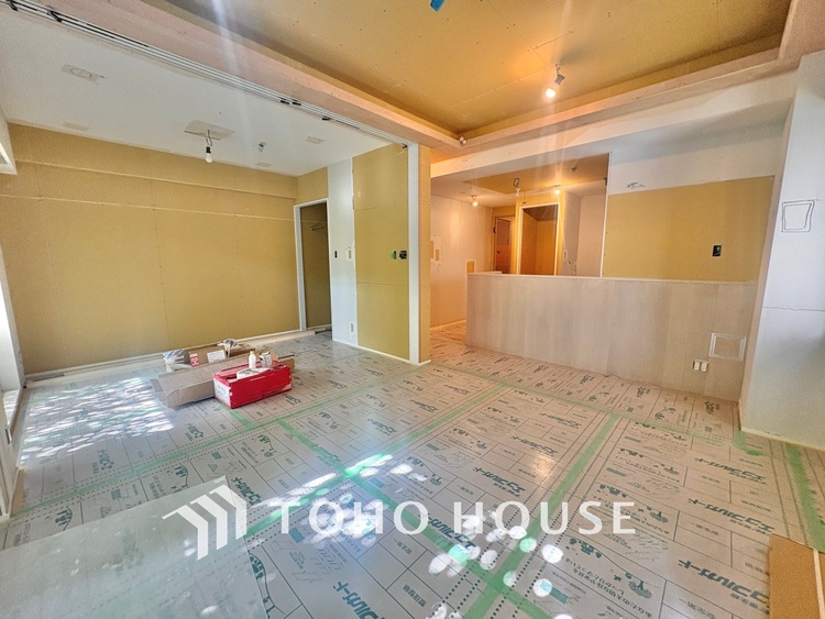 内装 【改装中】ここにはみんなが集い、食事と楽しい会話が始まる。話に夢中になりすぎて、ついつい時を忘れ夜半過ぎになってしまう。そんな束の間の幸せを感じさせてくれる場所でありたい。