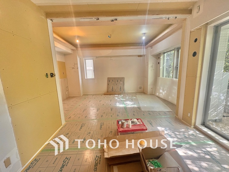 内装 【改装中】高級感漂う設えとゆとりある広さで安心をもたらす特別な場所。暮らしの中心にふさわしい空間です。