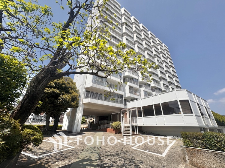 外観 ほんの少しのこだわり。ちょっとした色使いがその家がもつ雰囲気、趣（おもむき）を携え、暮らす家族や訪ねてくる友人・知人に新鮮な香りを運んできます。