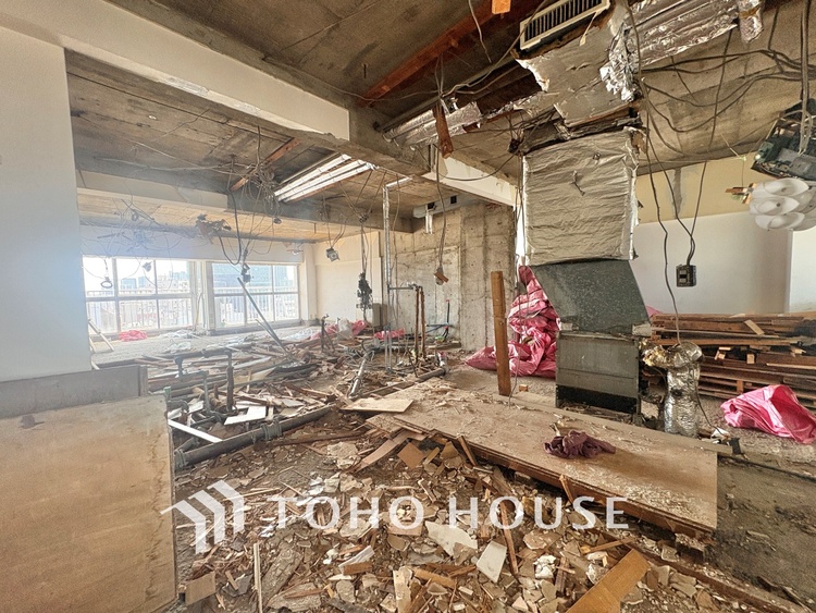 キッチン 【改装中】上質な素材に囲まれたキッチンは、穏やかな時間が流れる特別な空間。洗練された料理が生まれる場所です。