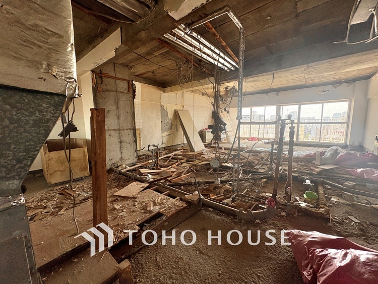 キッチン 【改装中】時を超えて愛されるデザインが、日常を特別なひとときへと昇華させます。この場所から、心満たされる豊かな食卓が始まります。