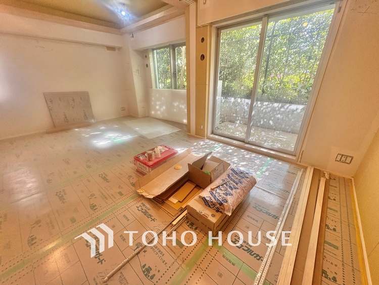 内装 【改装中】ここにはみんなが集い、食事と楽しい会話が始まる。