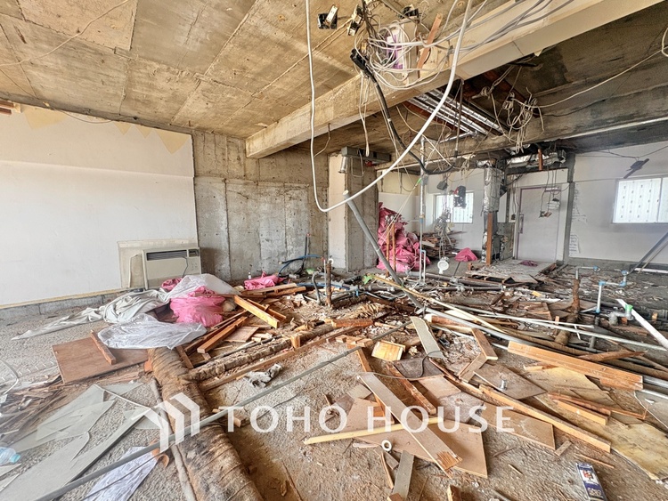 洗面 【改装中】清潔感あふれる洗面化粧台で、毎日の身支度を快適にサポートします。