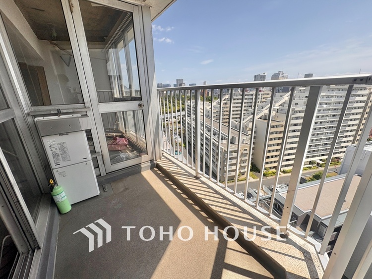 バルコニー 太陽の笑顔と星々のささやきが舞い込み、爽やかな風が通っていきます。