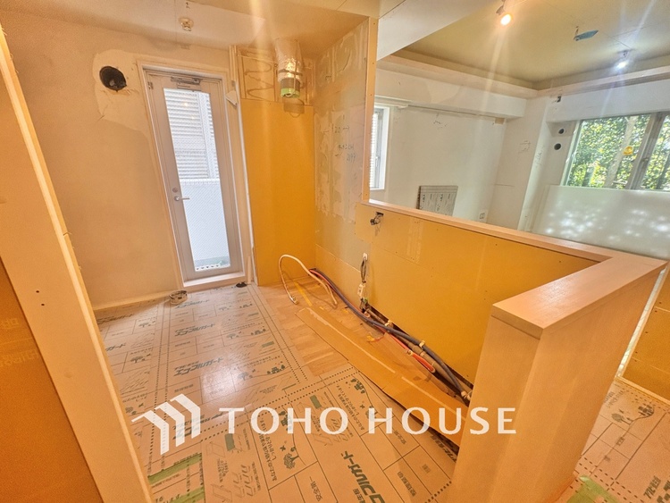 キッチン 【改装中】上質な素材に囲まれたキッチンは、穏やかな時間が流れる特別な空間。洗練された料理が生まれる場所です。