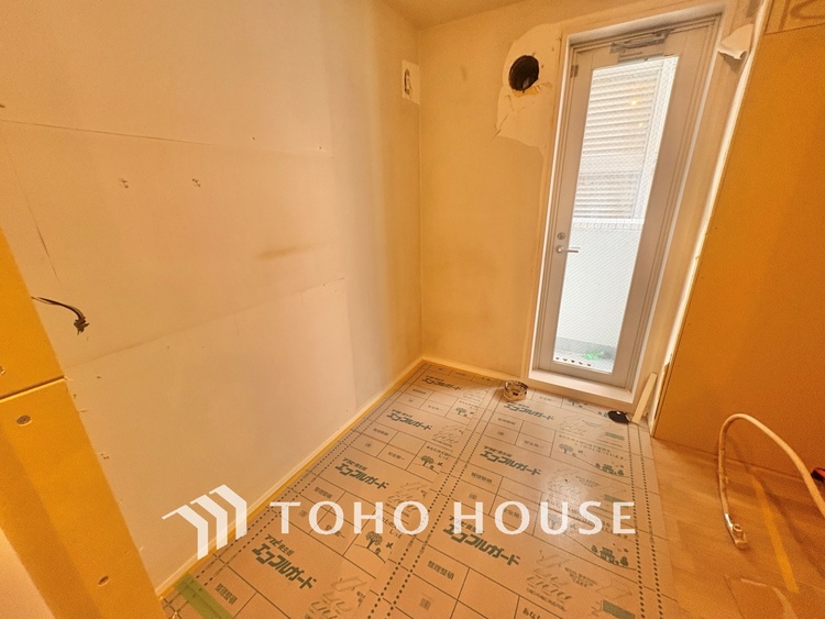 洗面 【改装中】気持ちの良い朝をつくりだし、夕方には笑顔を取り戻させてくれるミラー。パウダールームはいつでも本来の自分を取り戻せる空間。明るく仕上げてあります。