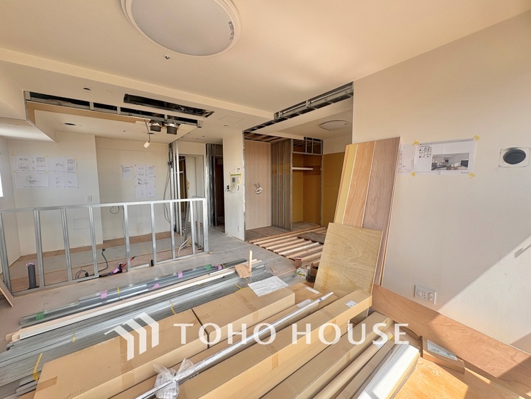 内装 【改装中】ここにはみんなが集い、食事と楽しい会話が始まる。話に夢中になりすぎて、ついつい時を忘れ夜半過ぎになってしまう。そんな束の間の幸せを感じさせてくれる場所でありたい。