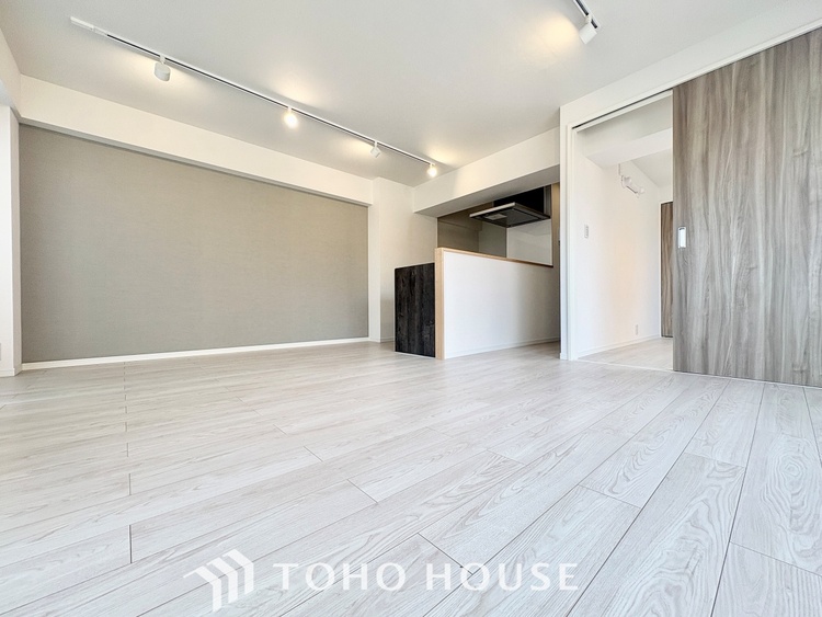 内装 【LIVING】◆眩い◆光が燦々と入り、家族の笑顔を照らす。「いつまでも続いて」と願う夢のような毎日がここにある