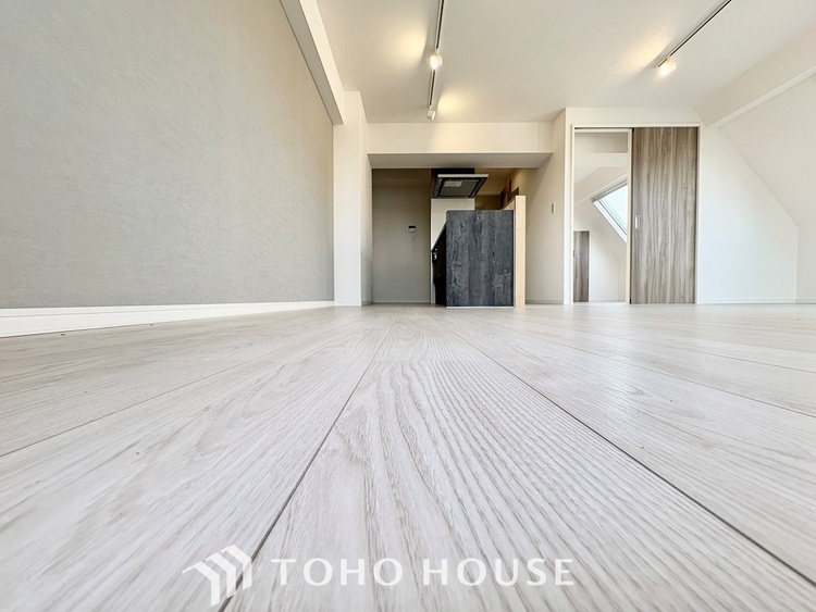 内装 【LIVING】◆陽光◆が差し込む。この開放的なLDKに家族の笑顔が集う。家族が一緒に過ごす空間は明るく、そして居心地よく。