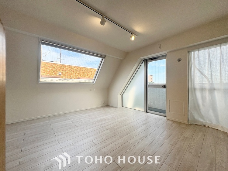 内装 【LIVING】◆扉を◆開くとこの景色。家族の”おかえり”の声が聞こえてきそう。