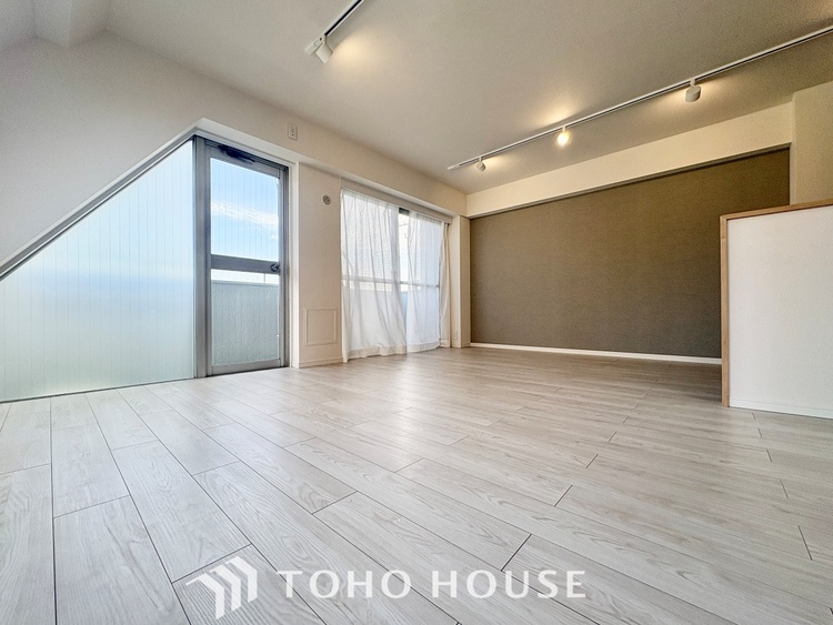 内装 【LIVING】◆扉を◆開くとこの景色。家族の”おかえり”の声が聞こえてきそう。