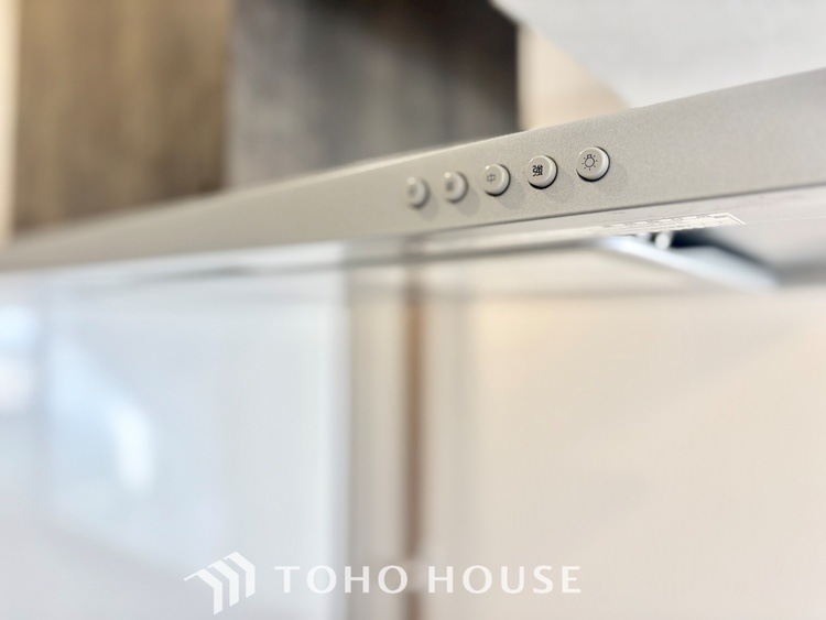 キッチン 【KITCHEN】◆開放的◆後片付けが楽なシステムキッチン。収納スペースの充実！