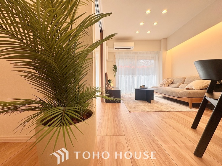 内装 【LIVING】◆眩い◆光が燦々と入り、家族の笑顔を照らす。「いつまでも続いて」と願う夢のような毎日がここにある