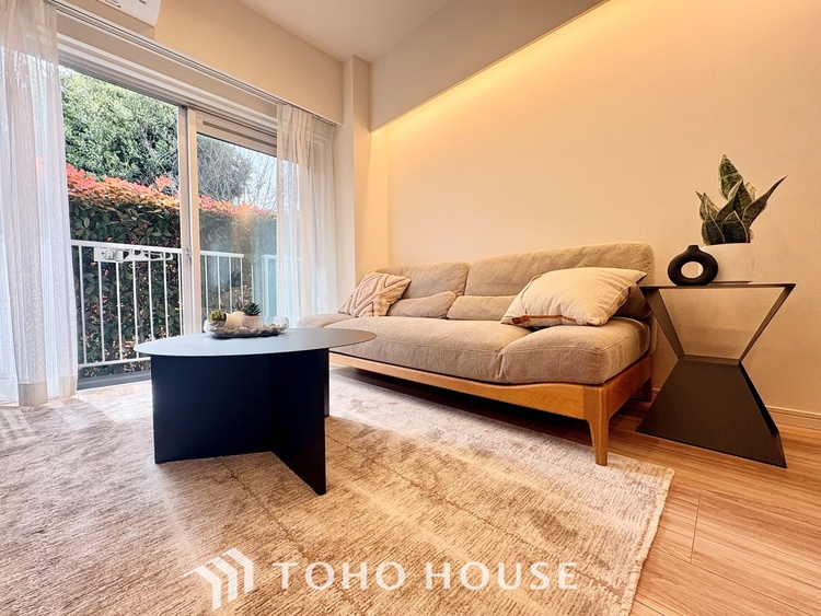 内装 【LIVING】◆陽光◆が差し込む。この開放的なLDKに家族の笑顔が集う。家族が一緒に過ごす空間は明るく、そして居心地よく。