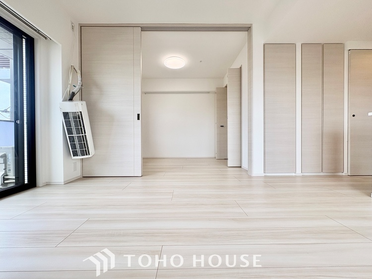 内装 【LIVING】◆煌びやか◆愛おしい家族との団欒の時間をより一層幸せなものに感じさせる煌びやかなLDK。輝かしい毎日が待っています。